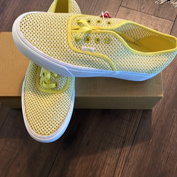 Vans - Picture 2 of 3